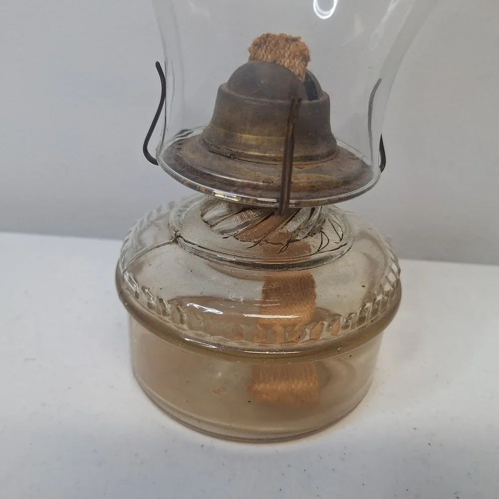 Vintage Eagle Oil‎ Lamp Clear Glass Amber Tone Base Kerosene Hurricane